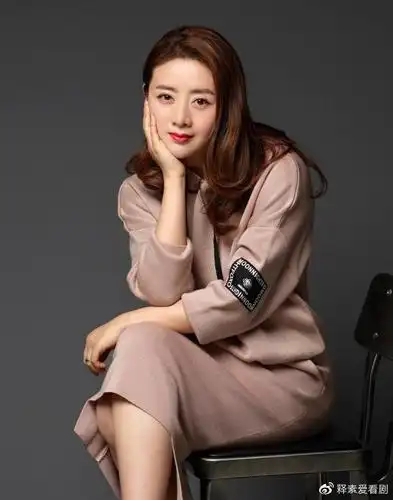 李佳璘搞怪孕妇照,同是演员的丈夫经超也是一个十足的"戏精",这样的孕