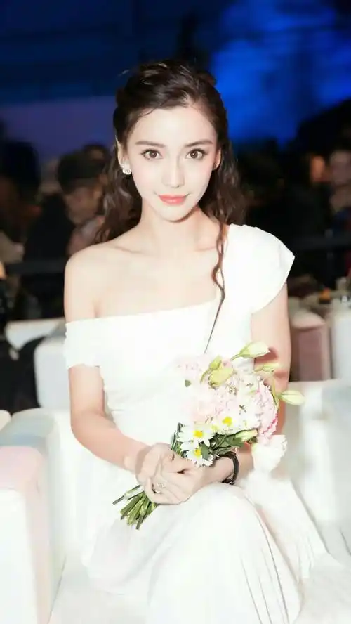 34岁杨颖陪儿子过冬至!