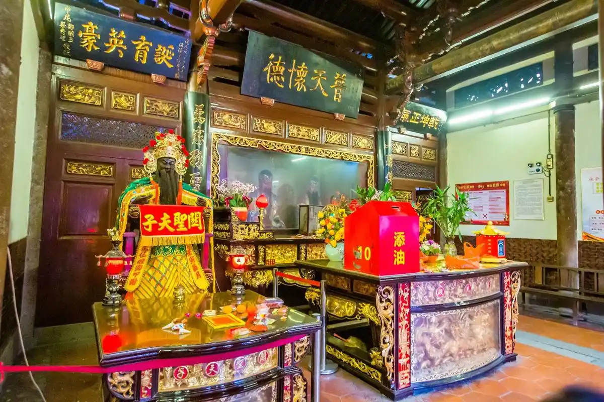 泉州通淮关岳庙,关羽和岳飞的合庙,有千年历史,吸引了众多游客