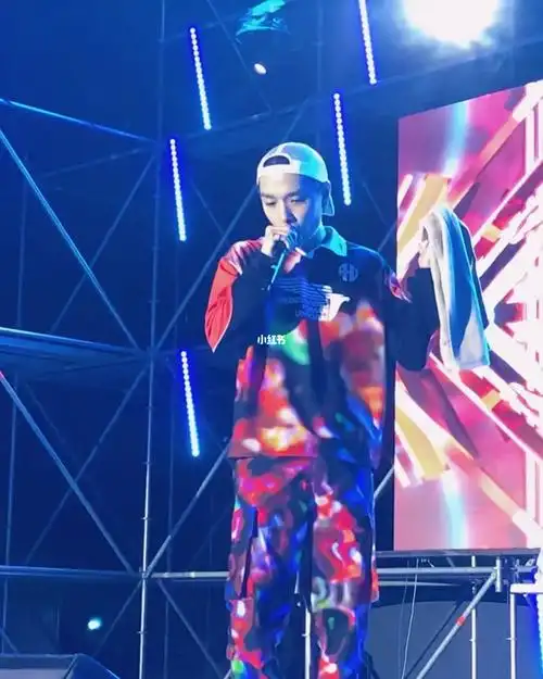 路转粉啊啊啊啊simond