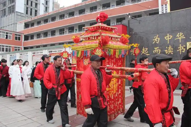 马庆洲中国古式婚礼一一花轿接新娘