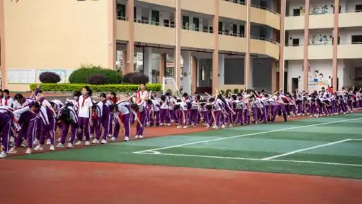 大埔小学阳光为伴快乐奔跑大埔小学举行长跑阳光体育活动启动仪式