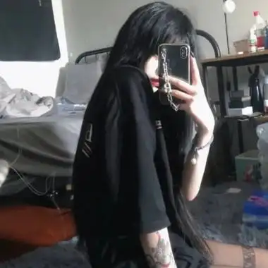 女头像潮流ins酷高清好看的净酷头像女生真人图片