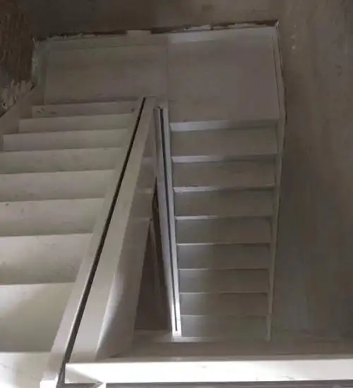 双跑楼梯的基础和玻璃栏杆的做法有哪几种?