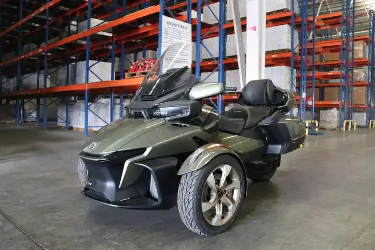 21款庞巴迪rt海天版绿色三轮摩托车现货