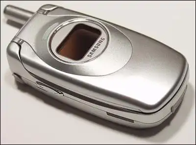 看世界上最小的双彩屏手机三星sgh-s308