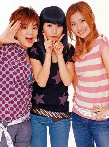 就觉得这么多年过去了,三姐妹的变化也非常大,人设变化上从出道到