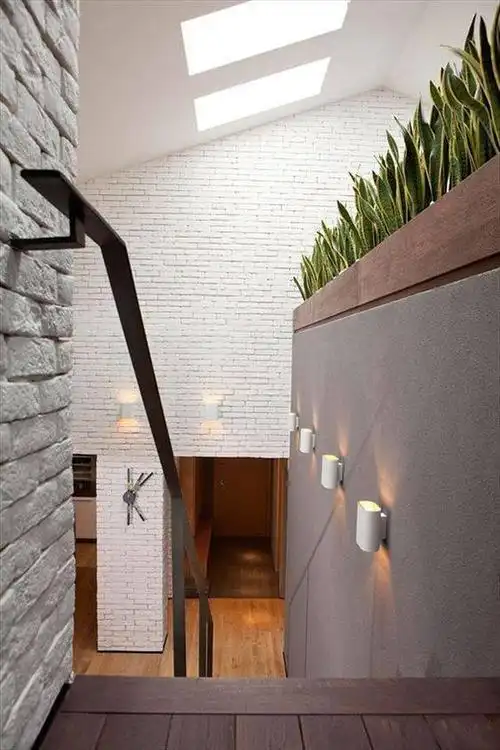 没有院子没有阳台楼梯砖砌扶手养花上下楼都变得赏心悦目了