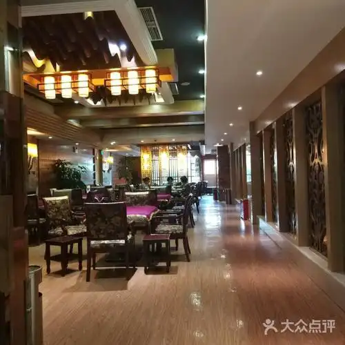 何日君温泉水疗