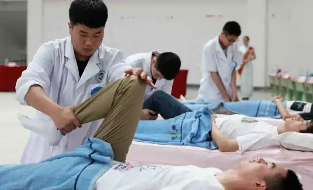 回顾:女子去做理疗,男技师为其服务手法独特,女子感到异样报警