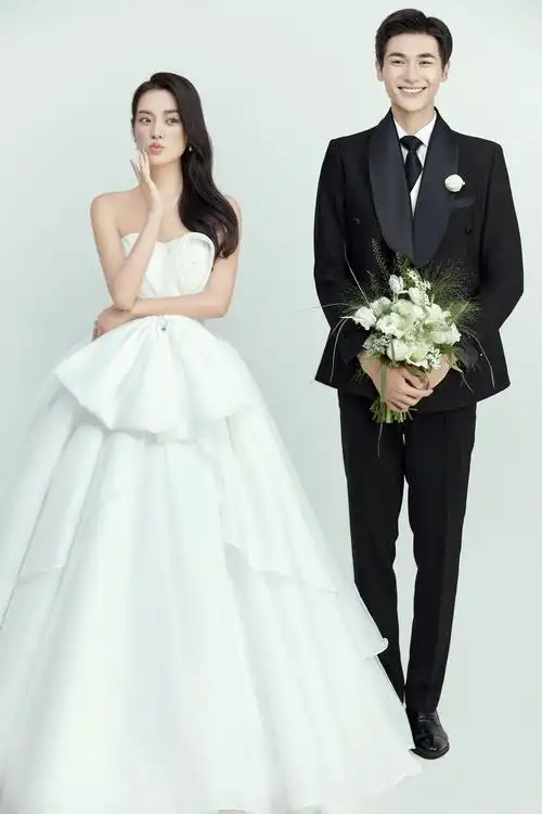 小清新韩式极简婚纱照78敲温柔