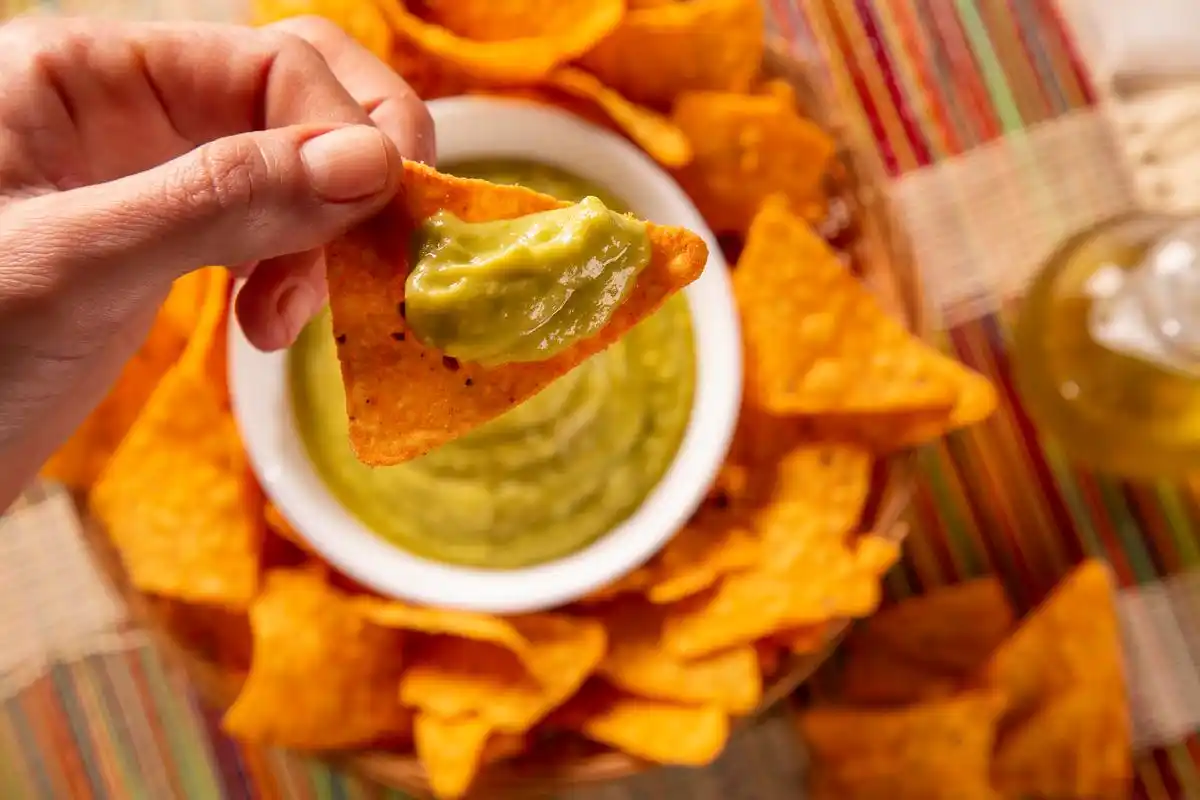 墨西哥玉米片(tortilla chips)是一种传统的墨西哥小吃,常用作酱料