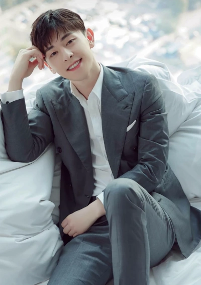 一想起邓伦我就会不自觉地笑起来