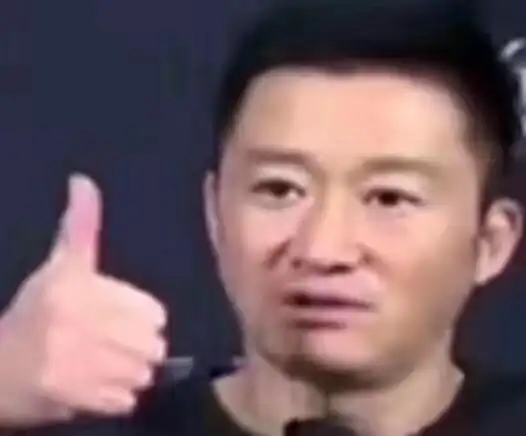 吴京的肯定竖大拇指吴京大拇指肯定表情