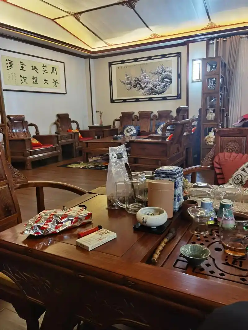 好久没有一个人坐在办公室喝茶了,这么多年我帮助了多少兄弟姐妹 - 抖