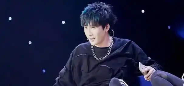 大张伟和刘迎恋爱多年女友变胖后不离不弃两人在国外儿女双全