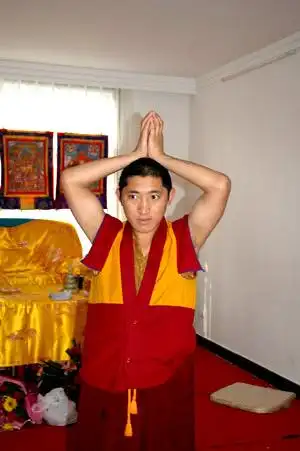 吉美仁波切示范磕大头红教