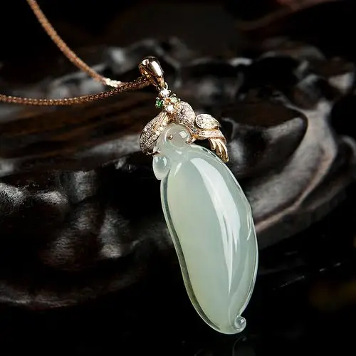 18k金镶钻冰种浅绿色翡翠福瓜吊坠10.61克
