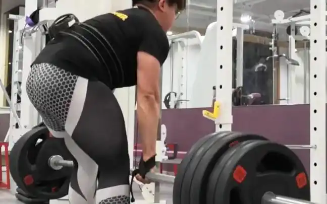 女健美选手艾希硬拉200公斤