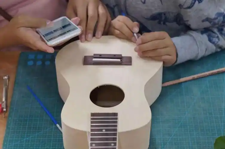 尤克里里是什么(尤克里里是什么乐器)