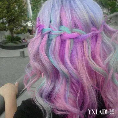 图奶奶灰加紫色头发图片展示教你正确染出奶奶灰