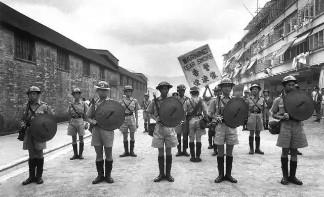 一组老照片带你穿越到1952年的香港