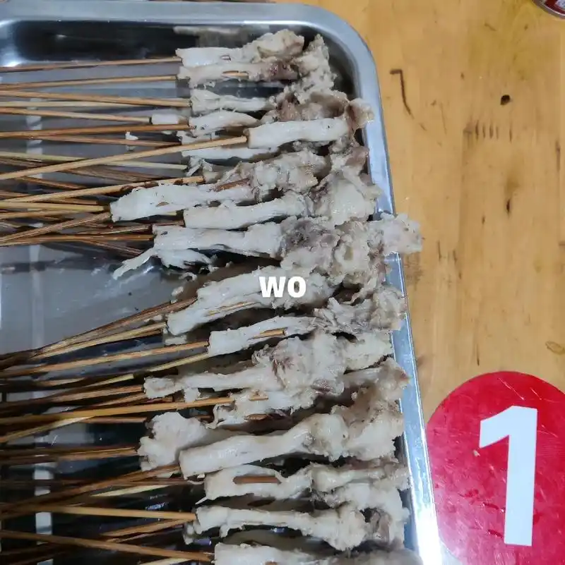 原味把把烧,一对90后小夫妻开店.我们家的五花肉,好大一片, - 抖音