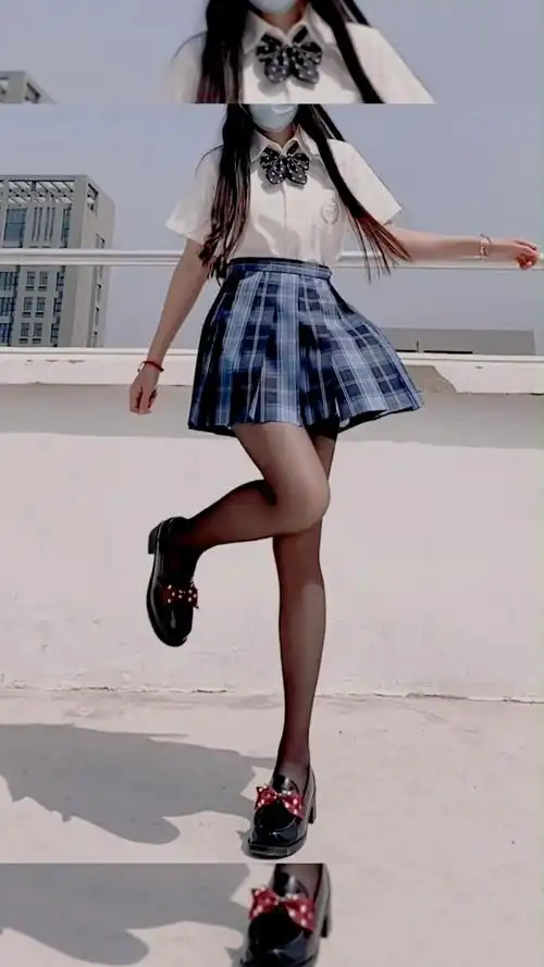 jk制服#女孩子穿jk制服,腿直比腿长更好看-度小视