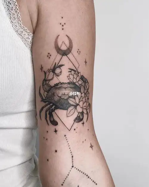 巨蟹座纹身黑灰点刺