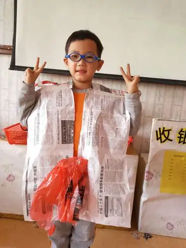 二实小幼儿园大四班环保活动——小小服装设计师