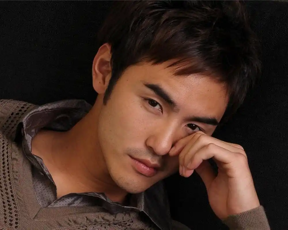 谁有阮经天头部的高清图片 求分享
