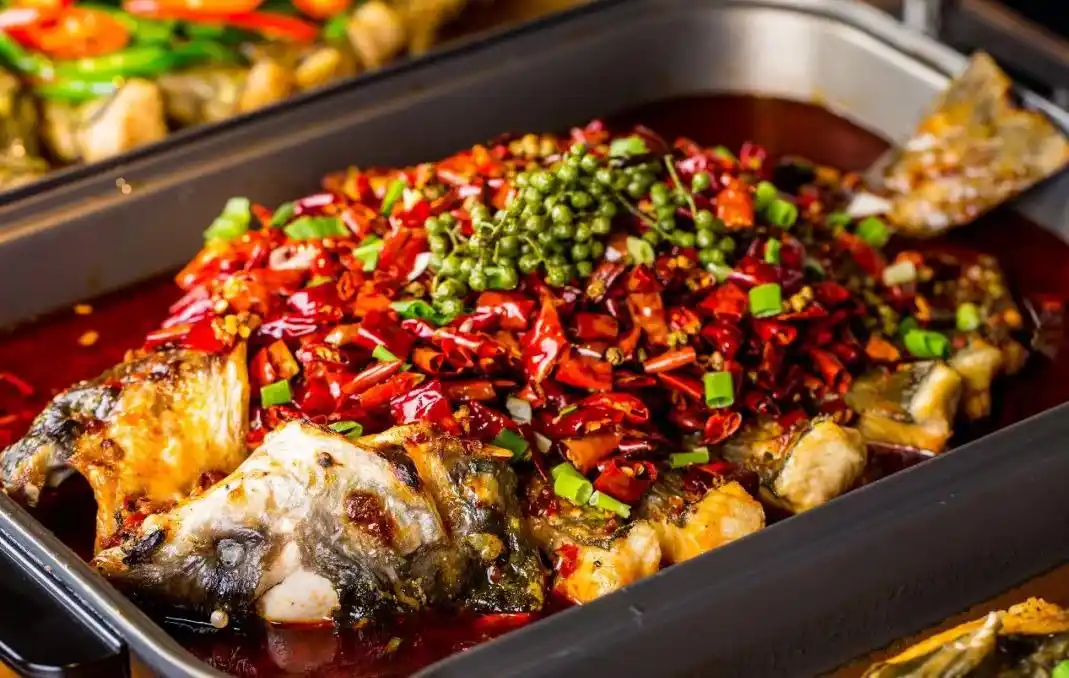 重庆麻辣烤鱼是一道美味可口,精致而精致的佳肴