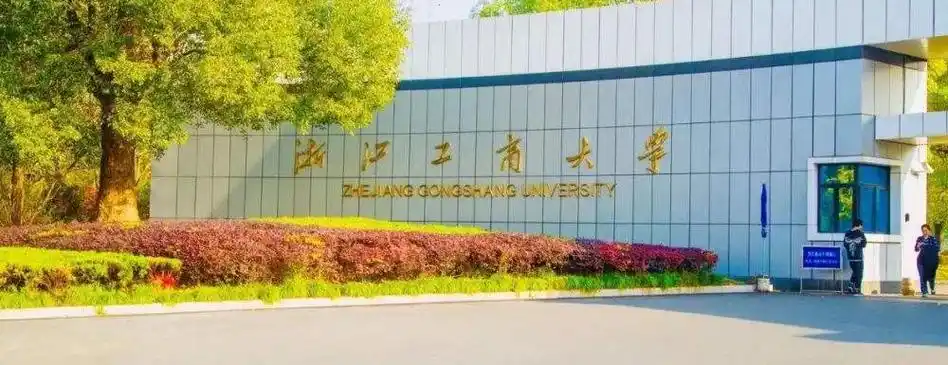 2014年,那个扬言"非5000万富二代不嫁"的周兰君,现在仍未结婚