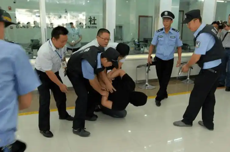 男子因生活太乏味抢劫银行: 早就做好失败坐牢的准备