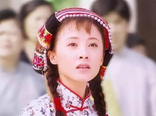 回顾徐露:嫌丈夫不好看,婚后不要孩子,今48岁和19岁女儿似姐妹