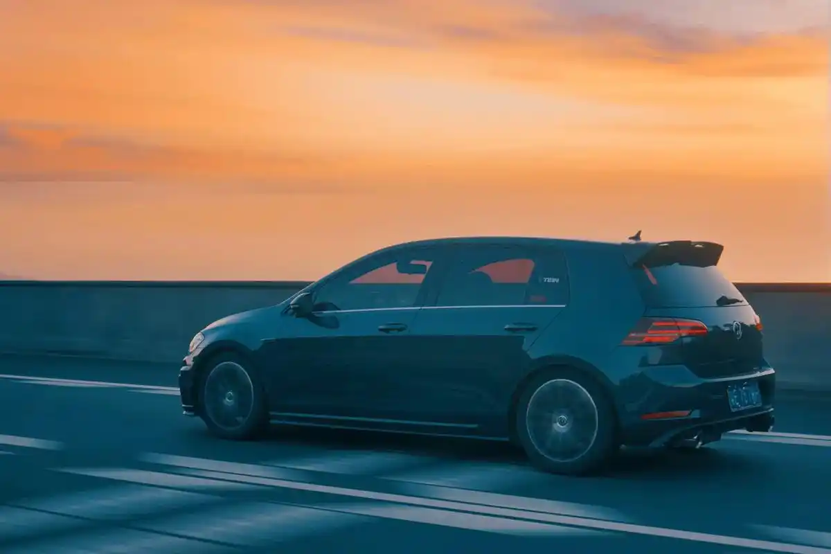 汽车摄影 #高尔夫 @mk7.5 r-line @cq祈  - 抖音