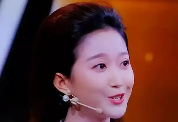 刘心悦是辽宁卫视备受观众喜爱的主持人,曾在全国中央电视台主持人