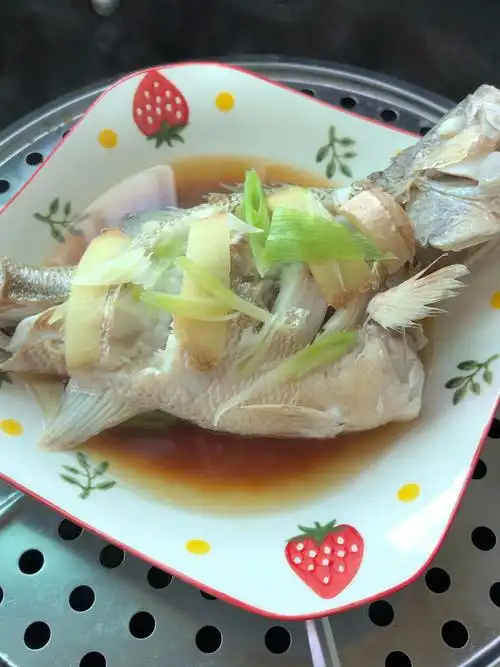 这么简单的做一道清蒸鲈鱼女朋友都说好吃