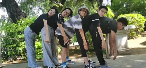 集体照创意照拍不好?这几款姿势,总有一款适合你! - 美篇