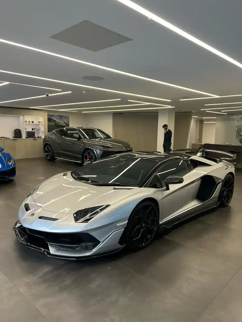 lamborghini aventador svj roadster 英国唯一一台银色敞篷svj05