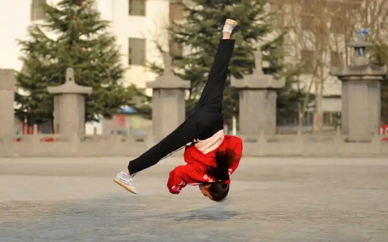 侧空翻转体分步教学 武术阿左