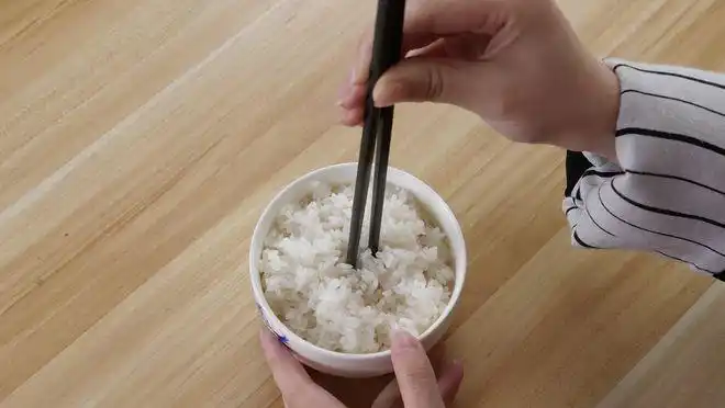 吃饭用筷子怎么放原来有这么多讲究有礼貌有素养小知识实用