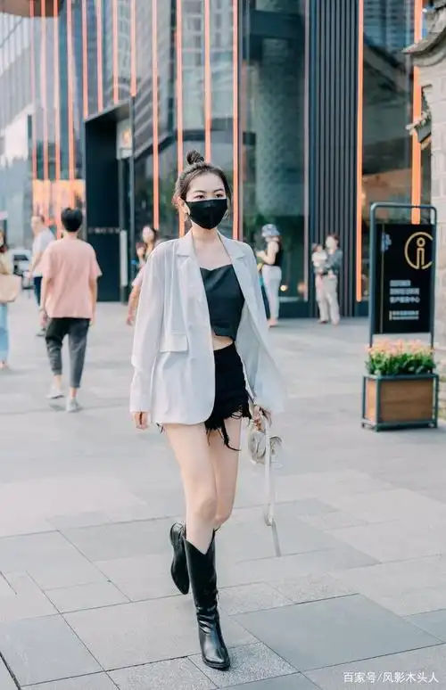 街拍:成都太古里禁止拍照了,来看看重庆的美女吧