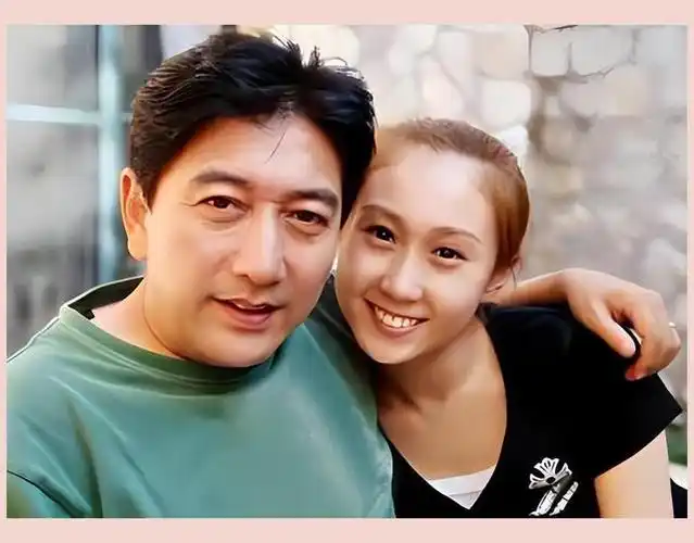 水均益婚恋复杂!抛妻娶小同行,赡养智障兄16年