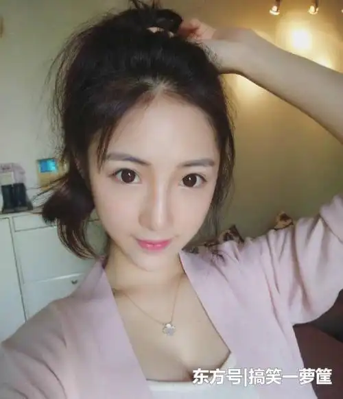 出差的女友说这是特意为我拍的自拍照我怎么感觉好不对劲啊