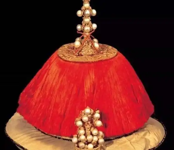 清朝皇帝朝冠上的那颗最大东珠沾满水下奴的血泪被称之为血珠