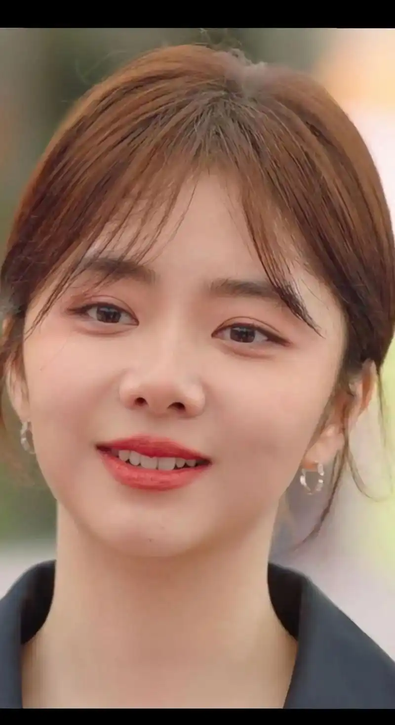 谭松韵 好可爱的一个萌娃.永远用真诚的表演打动人,她笑起 - 抖音