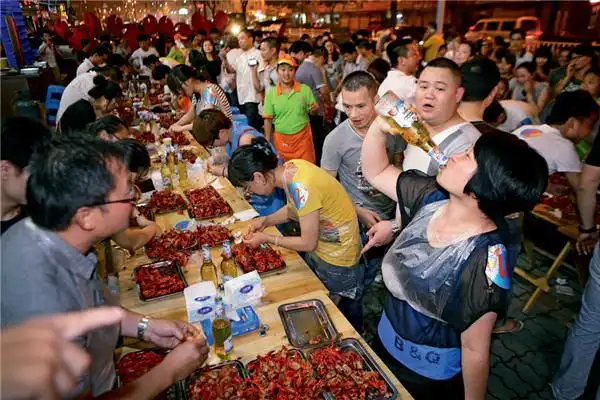嗨吃龙虾活动.供图