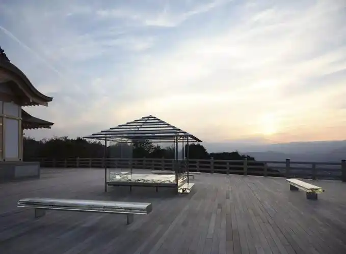 山顶阳光下的玻璃茶室光庵茶室kouanglassteahouse