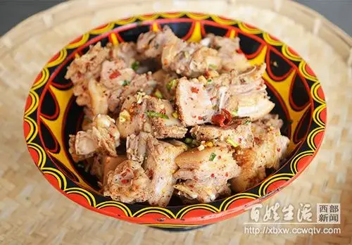 大凉山美食西部村寨鉴赏美味坨坨肉